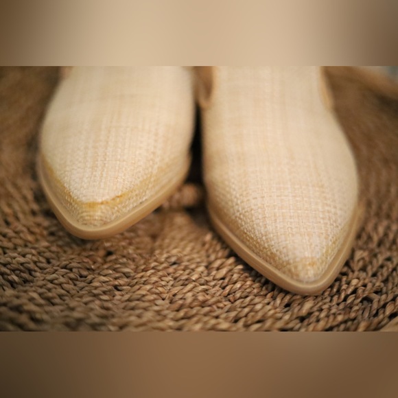 Dolce Vita Basket Weaved Mules Icarus - Picture 3 of 6